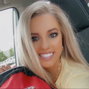 Meet your Posher, Aly